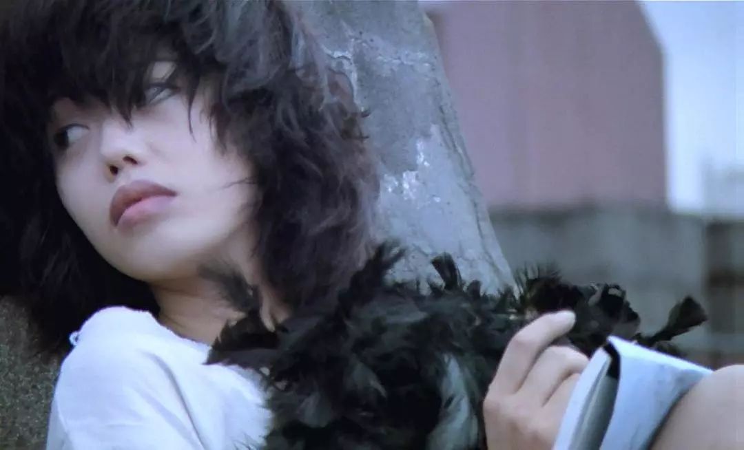 外国姑娘告诉我，模特这行不好做，全靠背地里干兼职