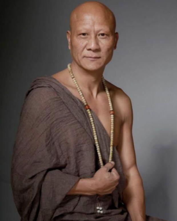 原来吴京真没吹牛！李连杰出脚就是杀人技，计春华：我抗不住一脚