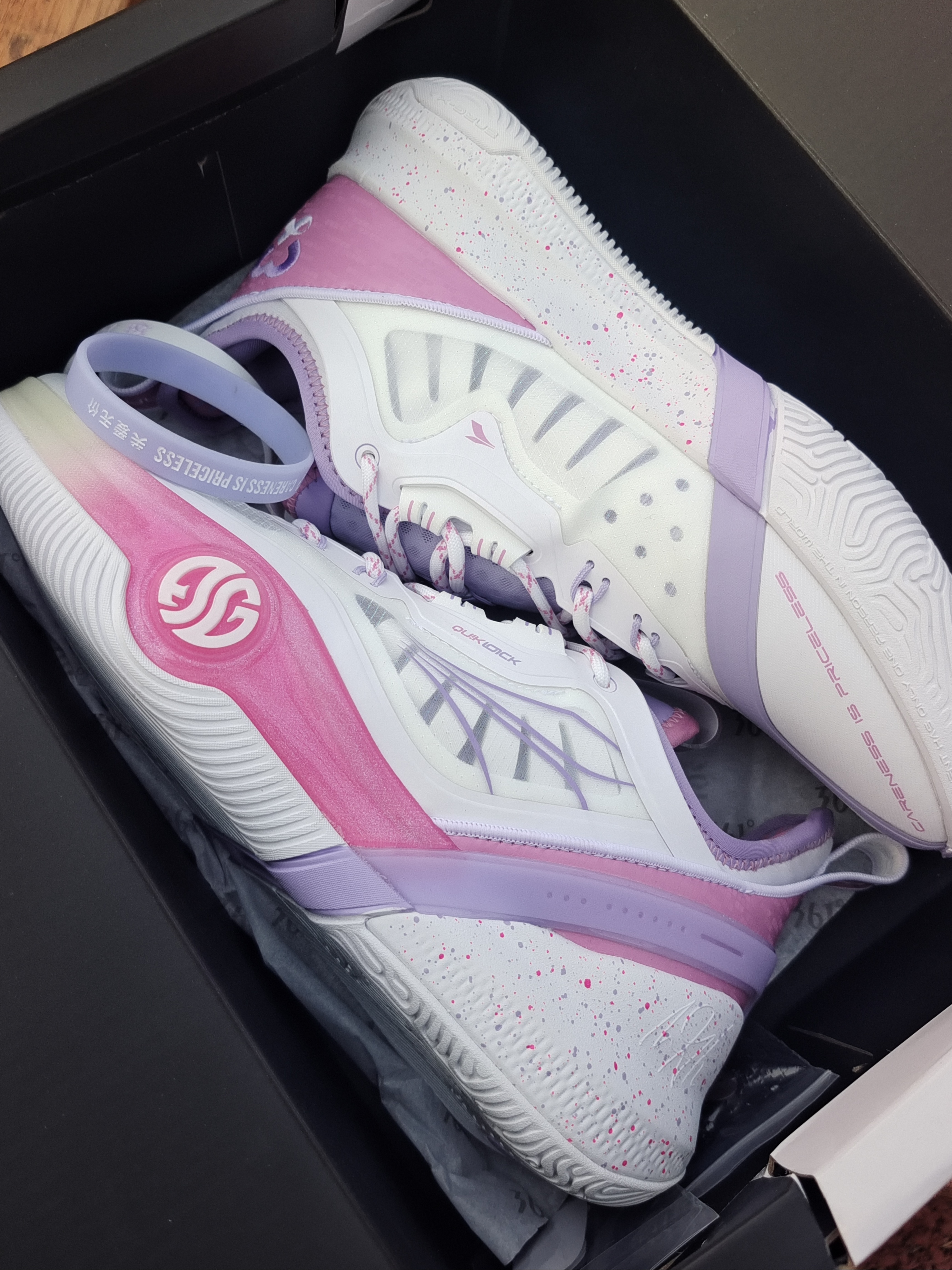 后卫也能穿的中帮鞋,后卫可以穿ag球鞋吗