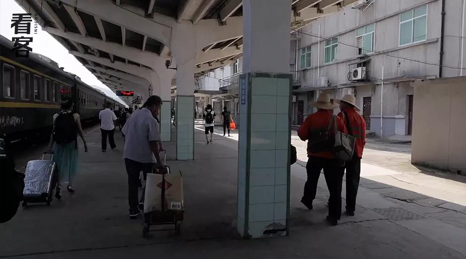 景德镇适合摆摊卖啥,去景德镇卖陶瓷