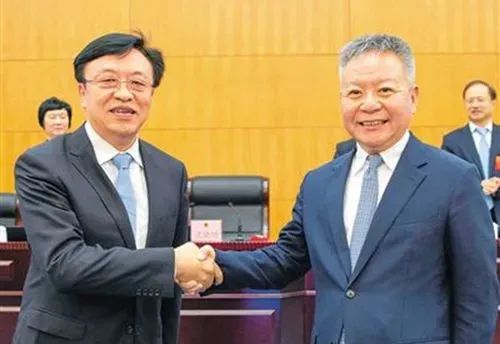 从湖南书记沈晓明的牛仔裤与海南书记冯飞的卡基裤说开去