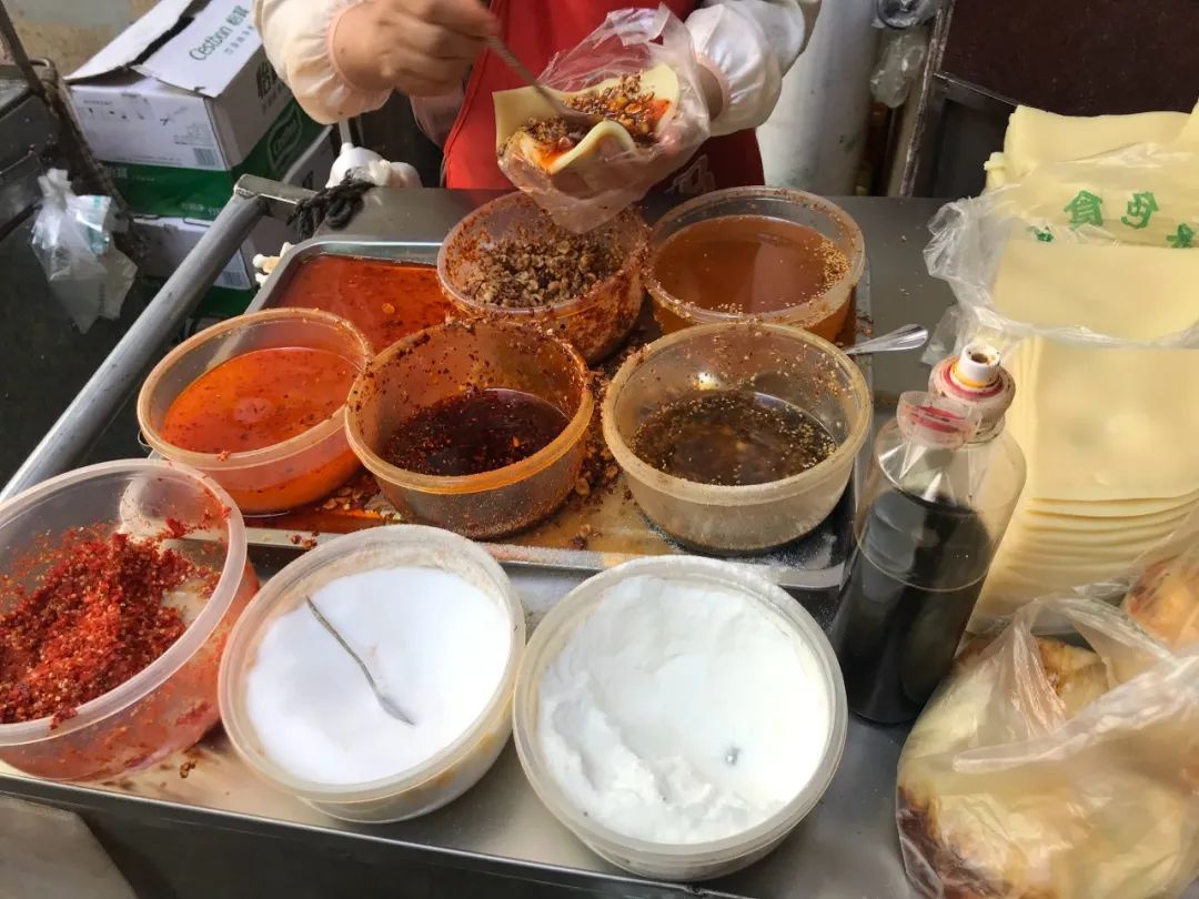 外地朋友来四川吃美食,外地朋友来四川吃苍蝇馆子