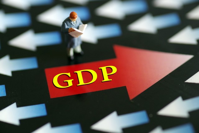 人均gdp从1万美元到2万美元要多久,人均gdp达到多少美元经济增长回落