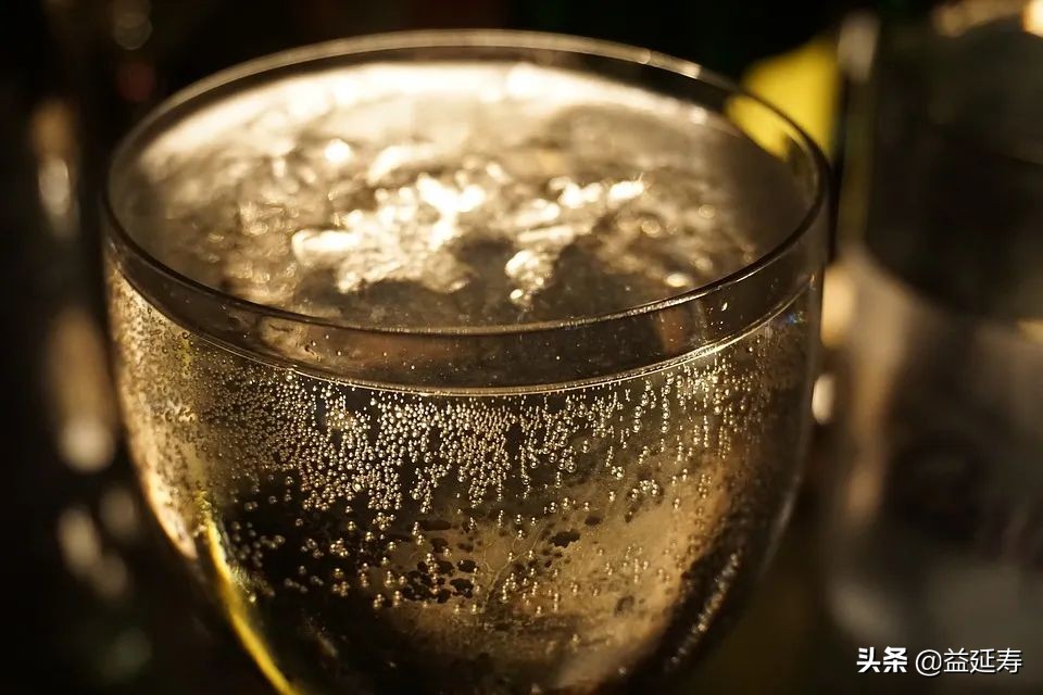 吃冷饮难受怎么缓解,吃冷饮激到嗓子了怎么办