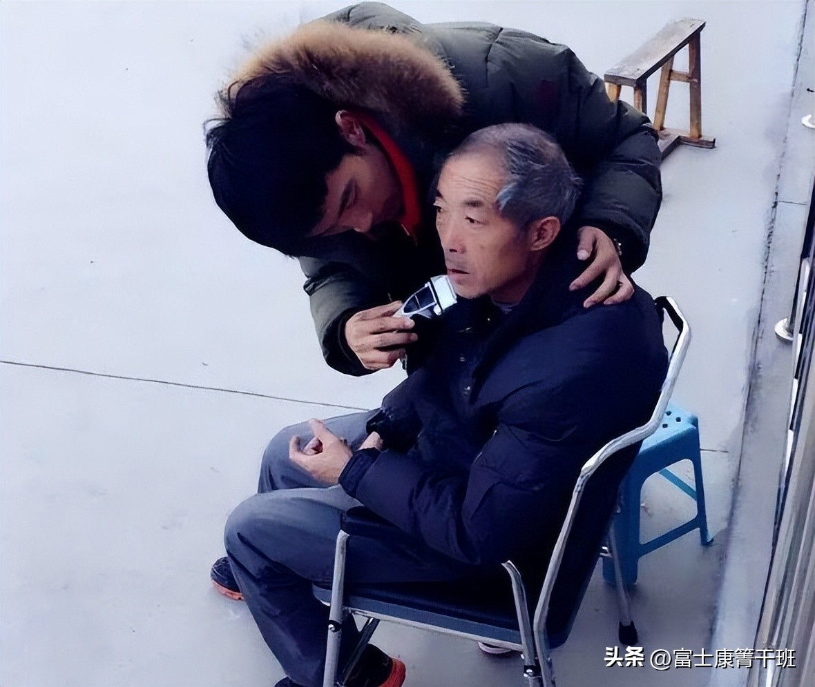 “儿子送国外让外甥送医”刷爆热搜，撕裂多少人的遮羞布