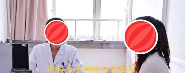 女子高跟鞋站马桶摔伤,女子7公分高跟鞋蹲马桶摔跤