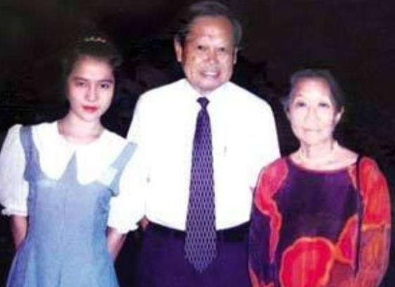 杨振宁教授和翁帆生活照,关于杨振宁教授与翁帆是否有孩子