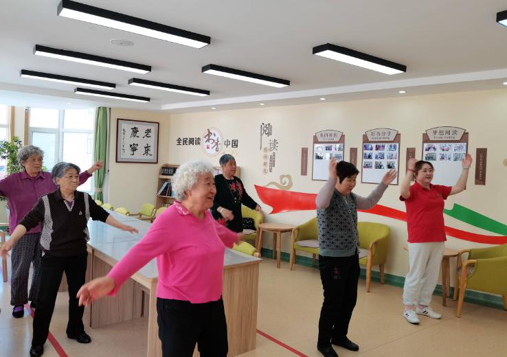 英国的养老制度运作方式,英国养老政策的优势和劣势