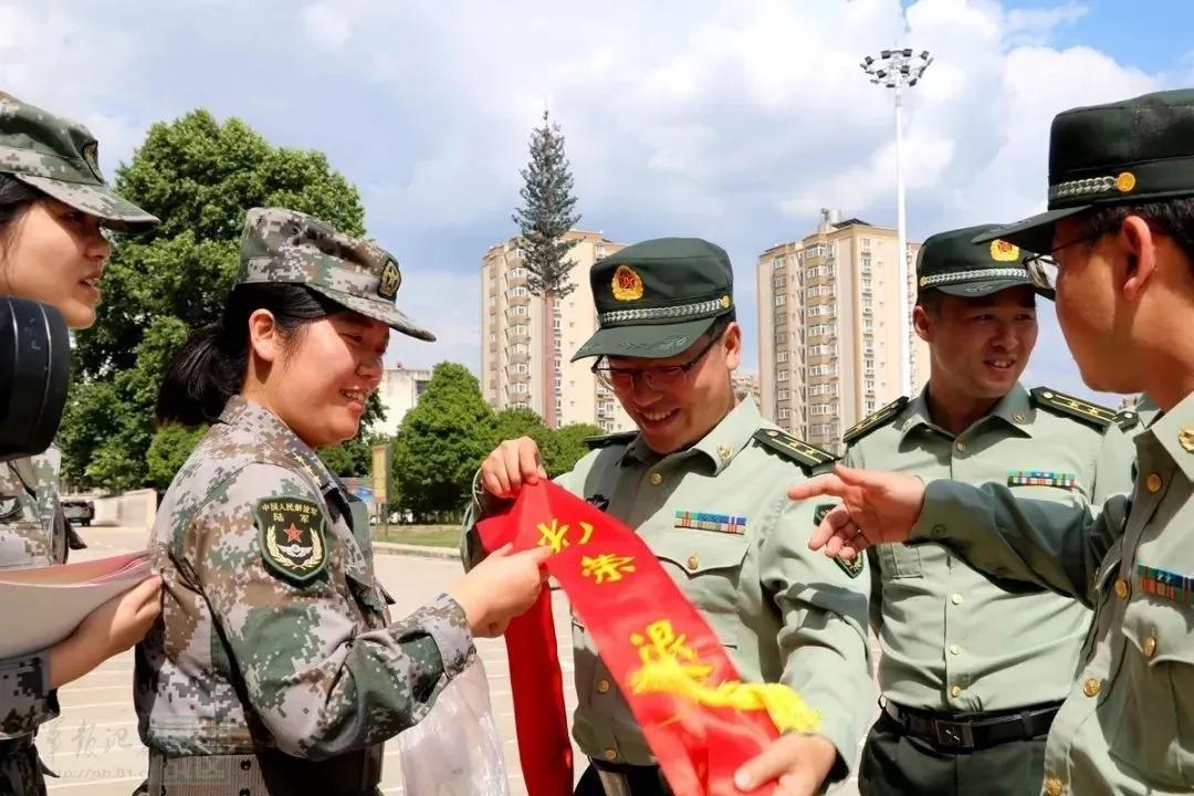 当兵12年安排工作后没退伍费吗,当兵十二年安排工作有退伍费吗