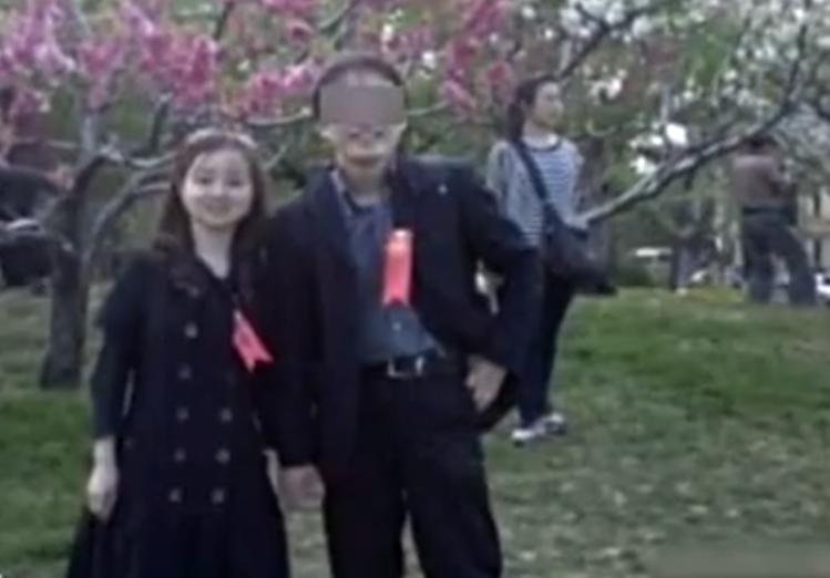 2012年，北京女孩考上清华，不久后却选择自杀，父亲崩溃大哭
