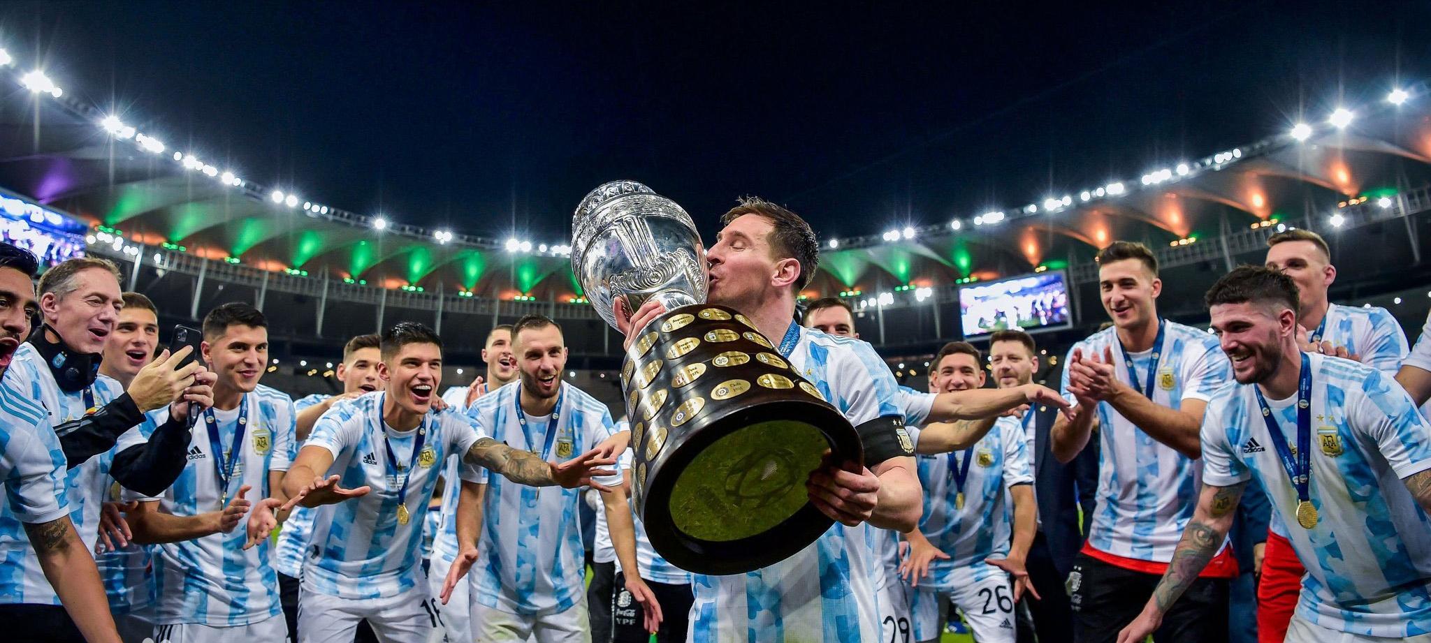 为足球不顾一切,为足球而生唱歌