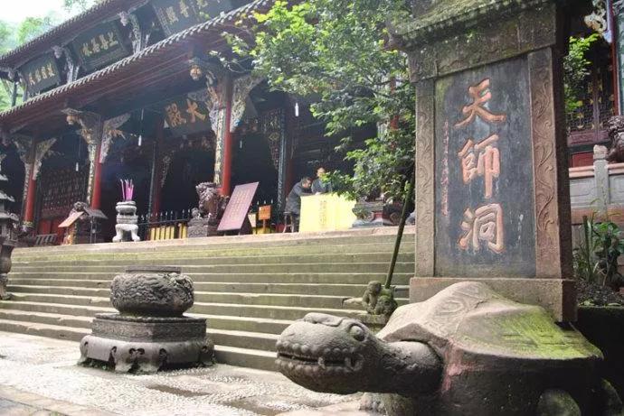 拜水都江堰问道青城山类似的话,拜水都江堰的拜水什么意思