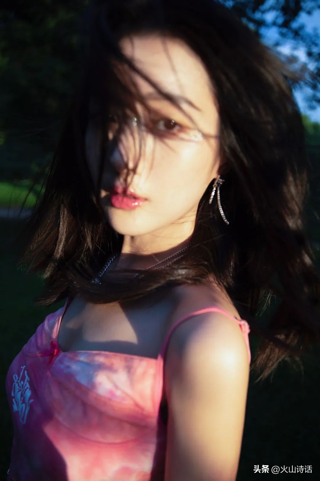 王梓薇：95后小花中的一颗新星，写真很甜很甜啊，太爱了！