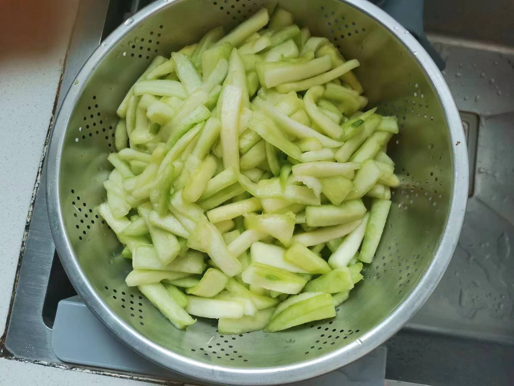 怎么做甜瓜不甜,甜瓜不甜怎么做菜用