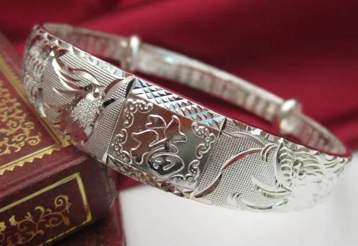 佩戴银手镯能把身体酸性消除吗,银手镯长期带着会破坏神经系统吗