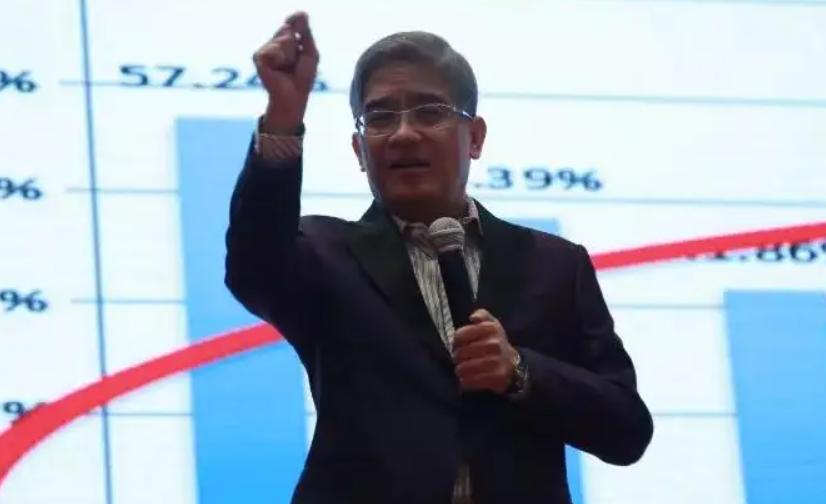 “白嫖”空姐三年，让其背负900万债务，*咸平郎**坠落之路是怎样的