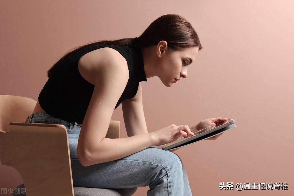 脖子上长富贵包其实是患了颈椎病,脖子后面的富贵包怎么按摩能去掉