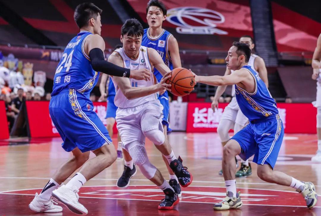 郭艾伦潘玮柏关系,郭艾伦颁奖典礼潘玮柏