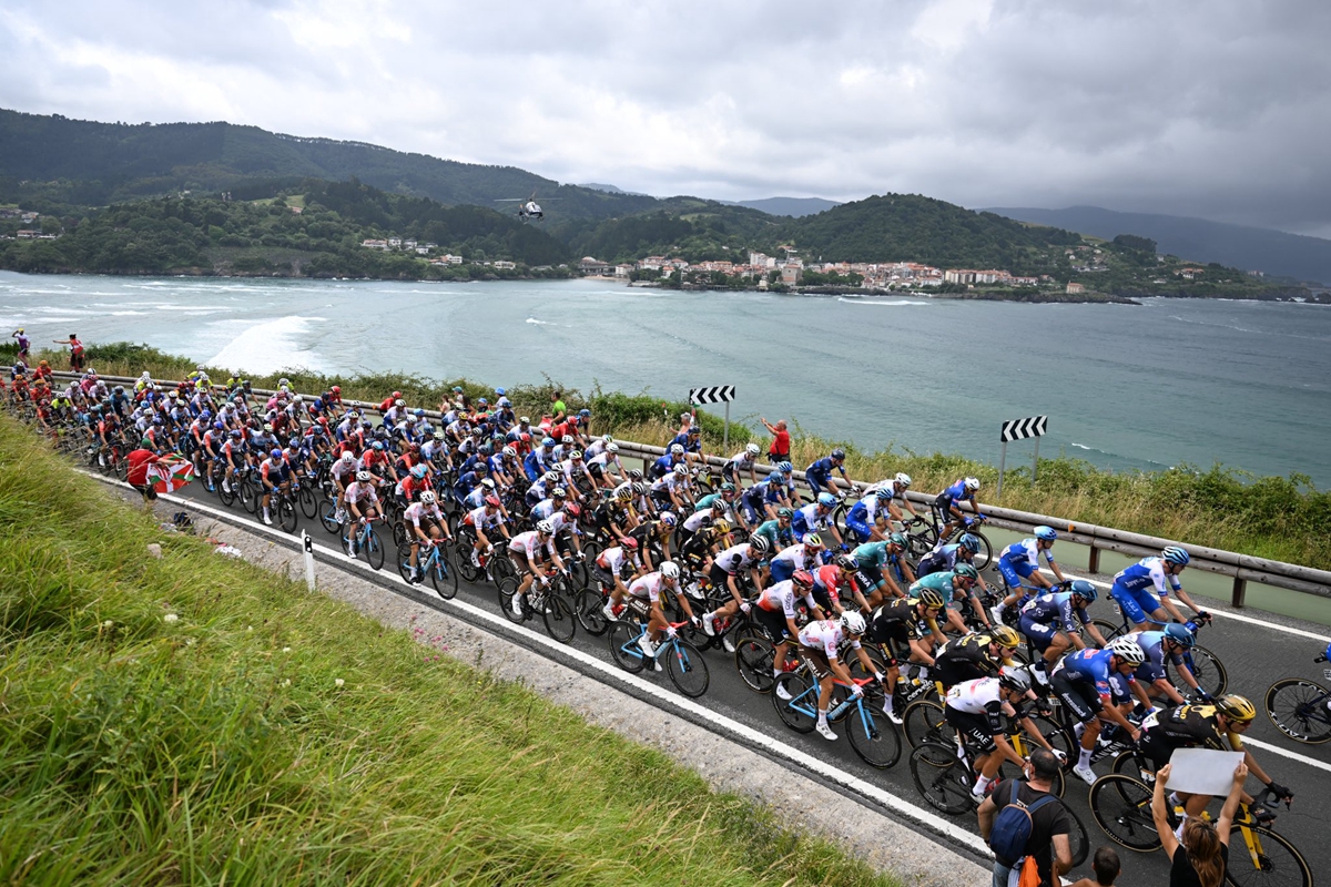 环法自行车赛亚当耶茨,亚当耶茨环法s14采访