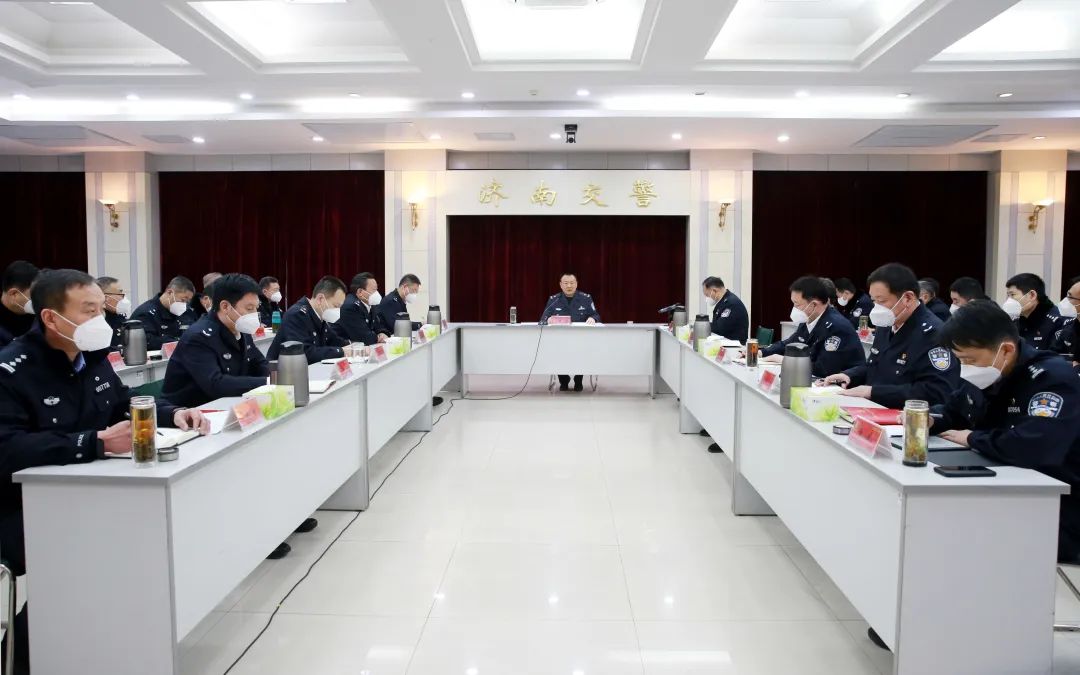 济南交警全力守护春节道路平安,交警圆满完成春节交通安保工作