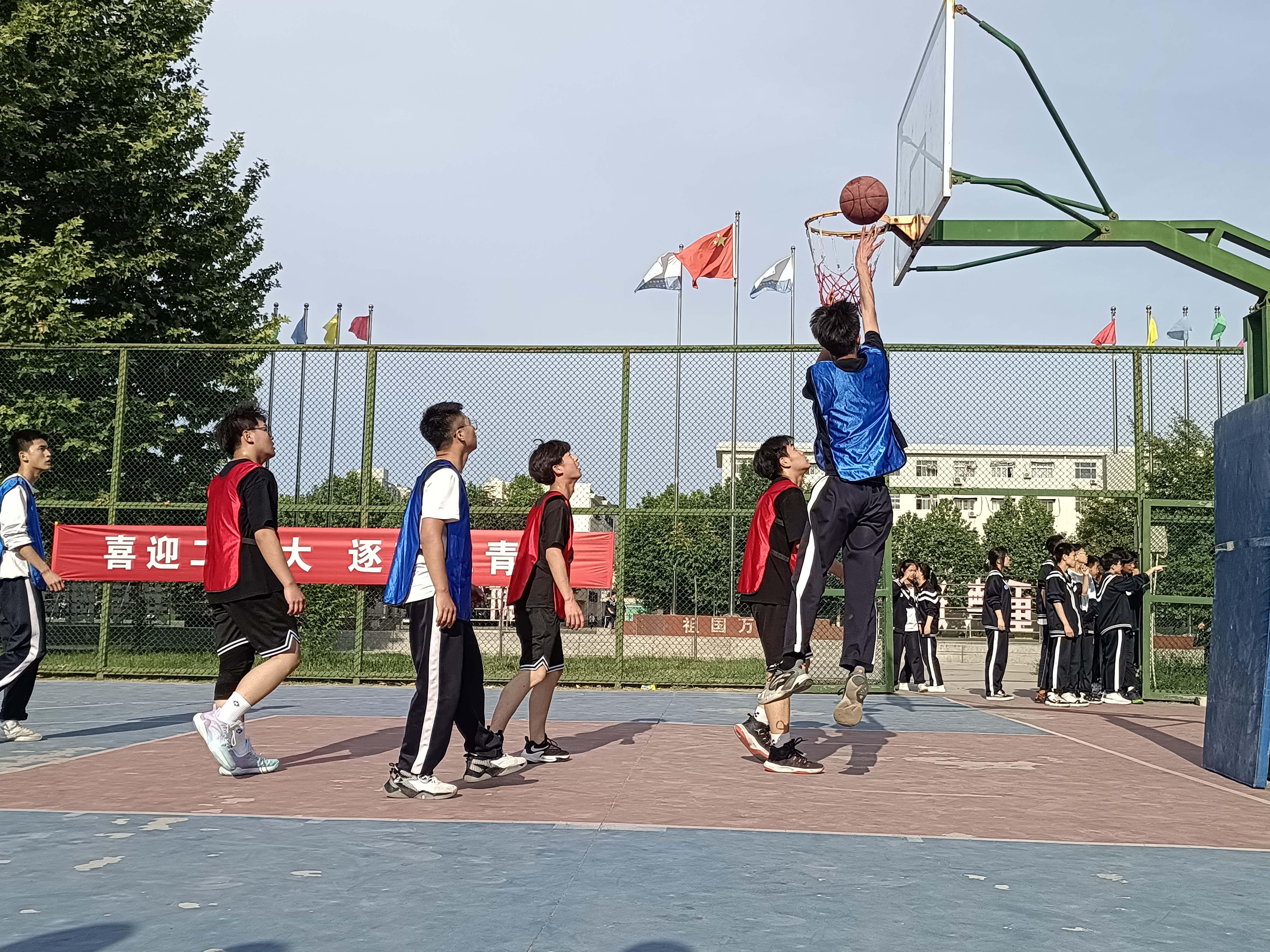 白朗县中学喜迎二十大篮球比赛,精彩纷呈的校园篮球比赛