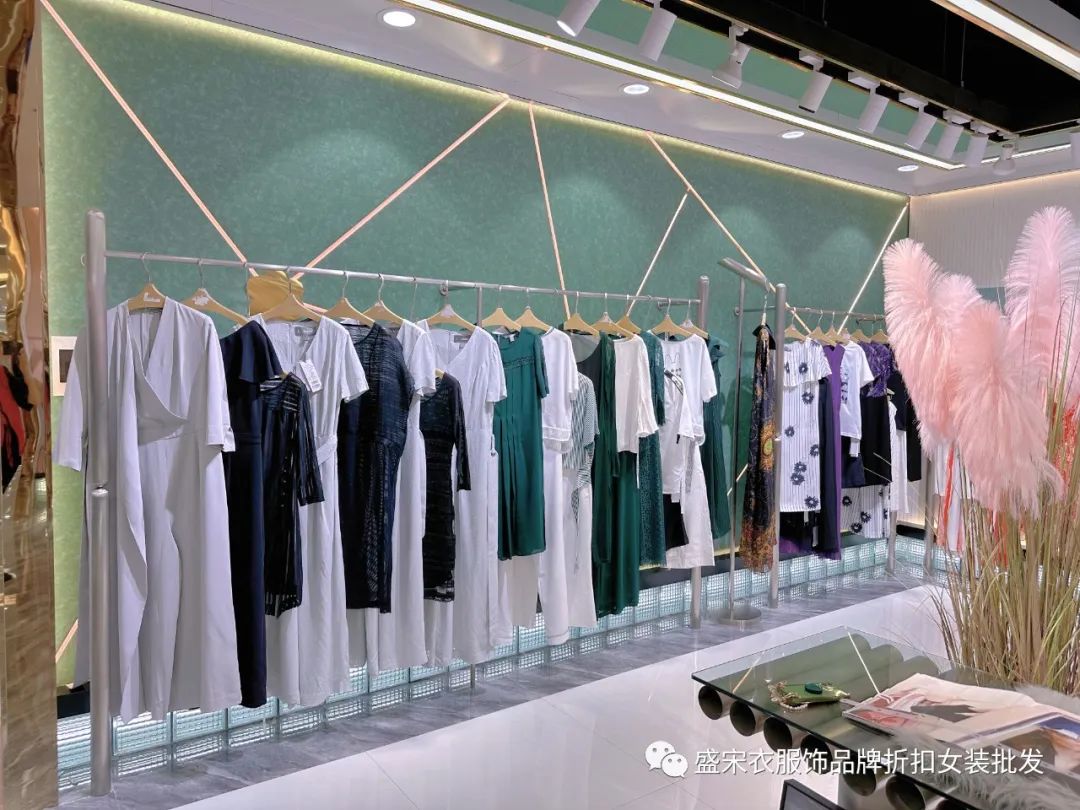 Maixia·露玛莉先2023夏品牌折扣女装桑蚕丝连衣裙上衣T恤裤裙穿搭