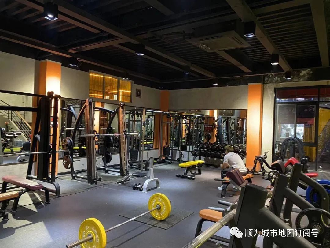 开店铺需要了解周边什么东西,学校旁边开什么店铺最合适