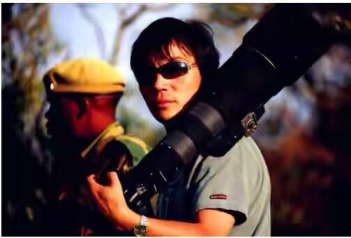 54岁四川男人,开蛋糕店身家20亿,离婚后玩摄影去过53次非洲