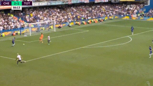 孔蒂临场指挥蓝军,足球锋线无力