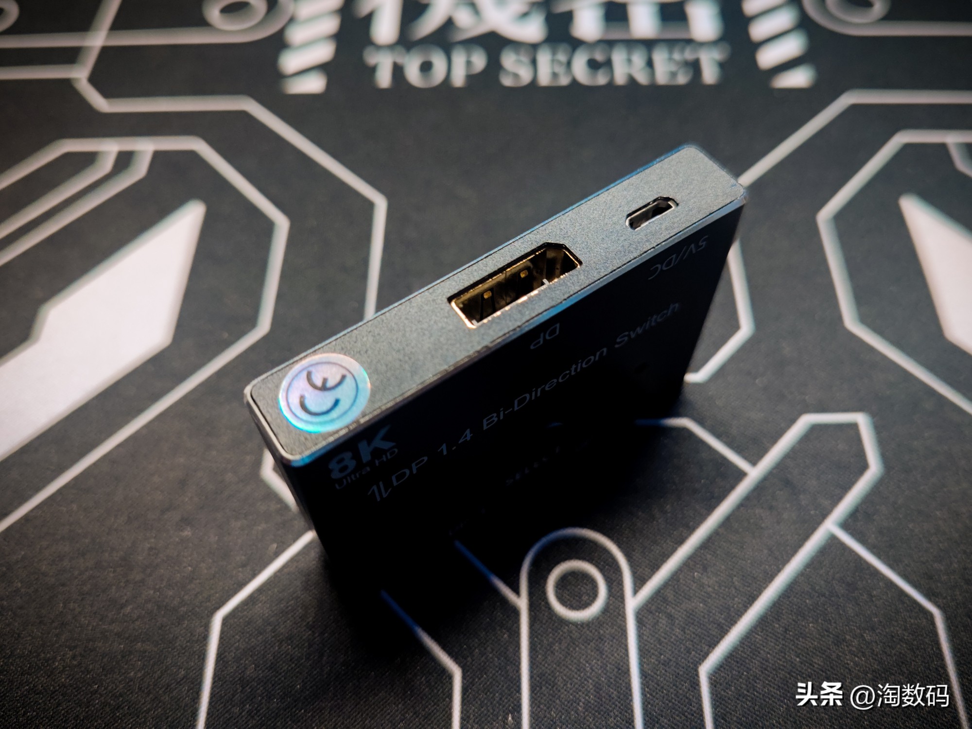 双主机双屏视频接口不够用？￥29块钱DP1.4一转二分线器晒单简评