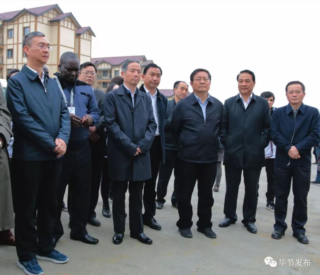 起底贵州首“虎”周建琨:从“笔杆子”到“霸道虎”,罚站年长副市长,公鸡炖汤惹大怒,被曝以扶贫项目谋私