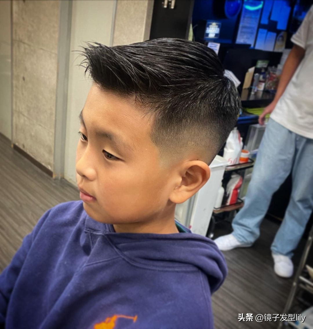 最酷的小男孩发型实图长发,简单好看的小男孩发型设计图