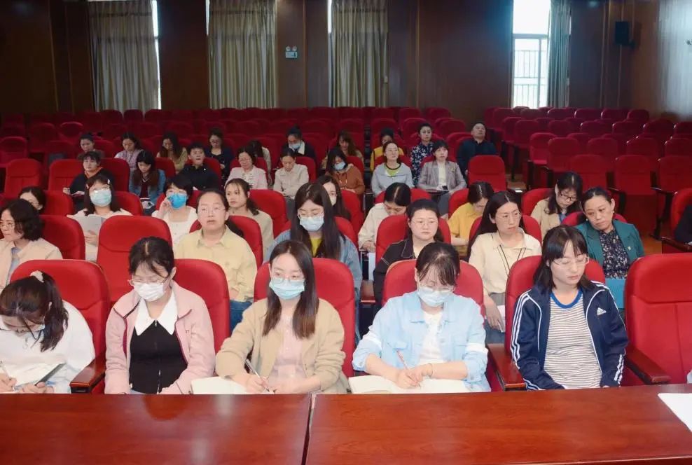 师德师风建设坚持言行雅正,师风师德立德树人