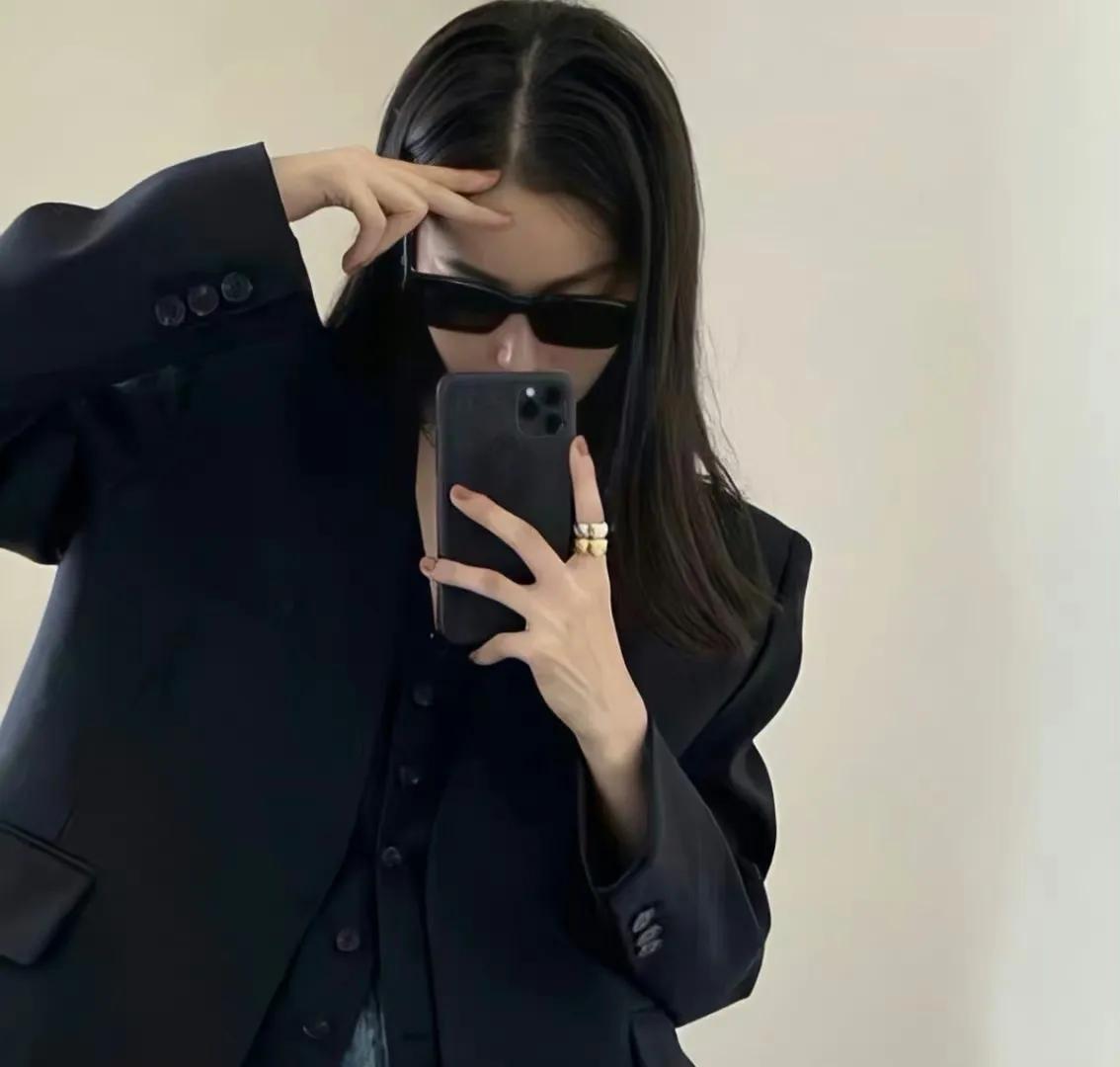 戴墨镜的女生头像搞笑,戴墨镜的女生头像高冷