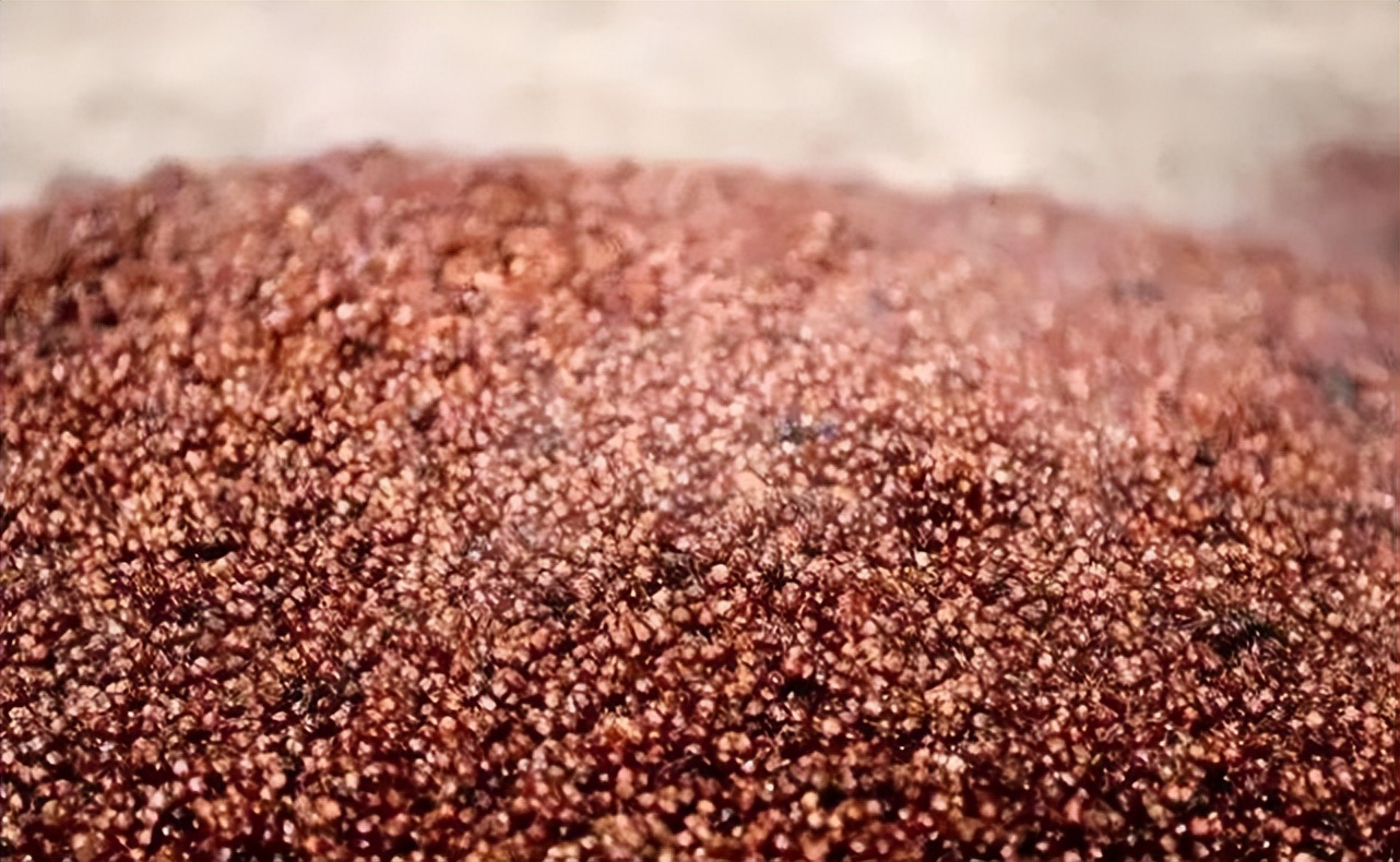 品酒，品一段百年古香，为人，为一生世纪枭雄。