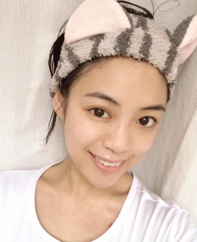 为什么涂完护肤品非常黏腻,护肤品吸收了好还是有粘腻感好