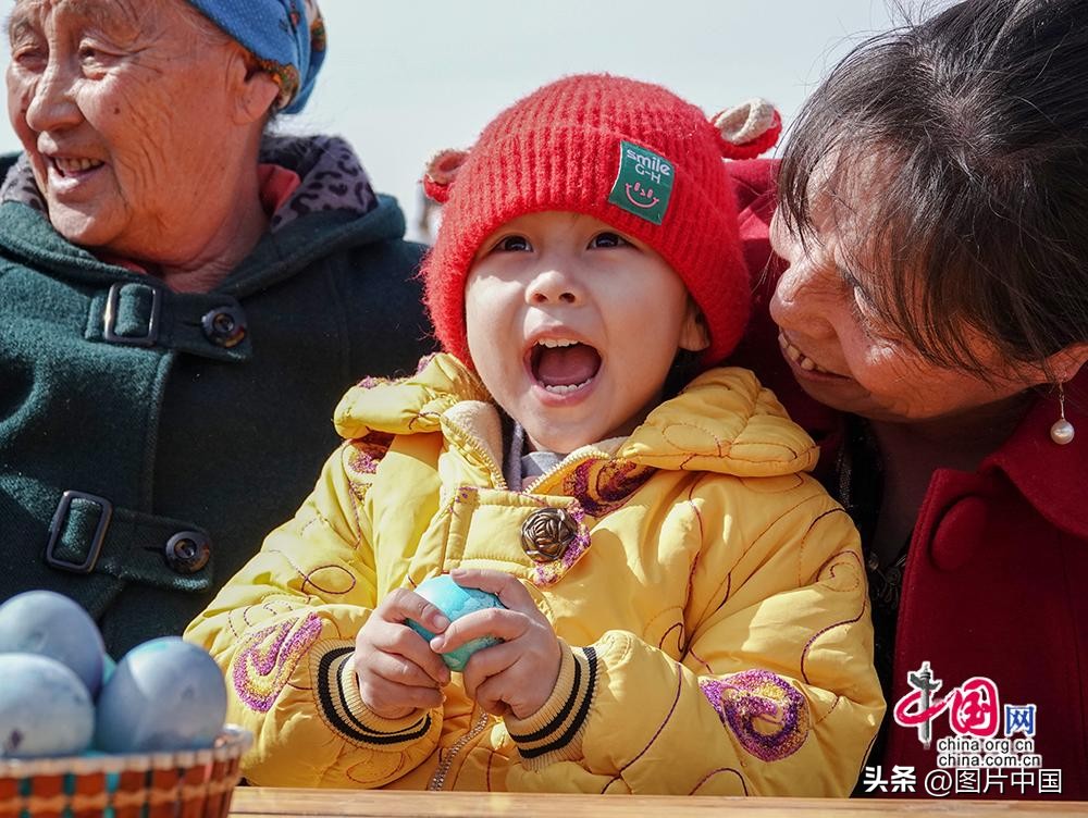 撞彩蛋、拔河、载歌载舞…中国俄罗斯族迎巴斯克节