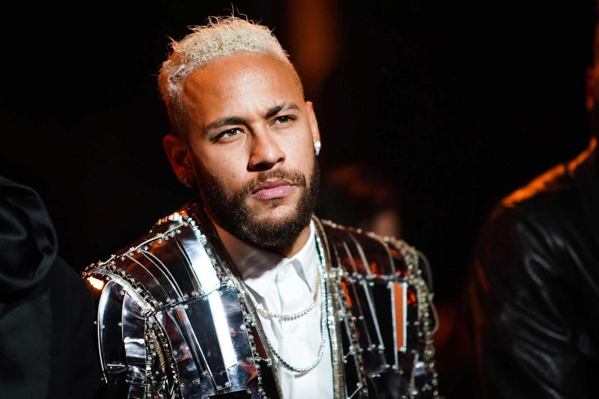 球王也躲不过的魔咒？马拉多纳、小罗破产，他们的高薪都花去哪了