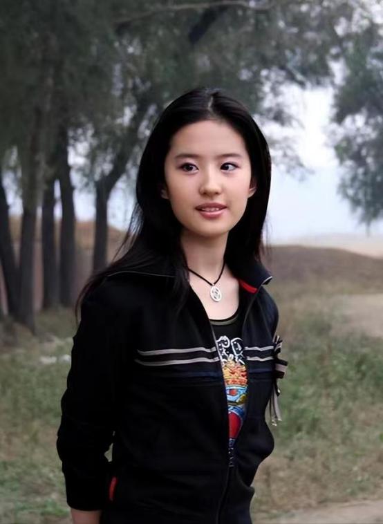 从刘亦菲“变性”，到郭麒麟“约炮”，让人看透了内娱“新*局骗**”