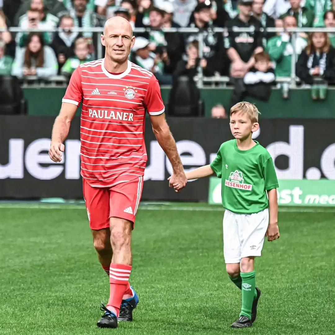 诺伊尔受伤拜仁队长,诺伊尔受伤国家队