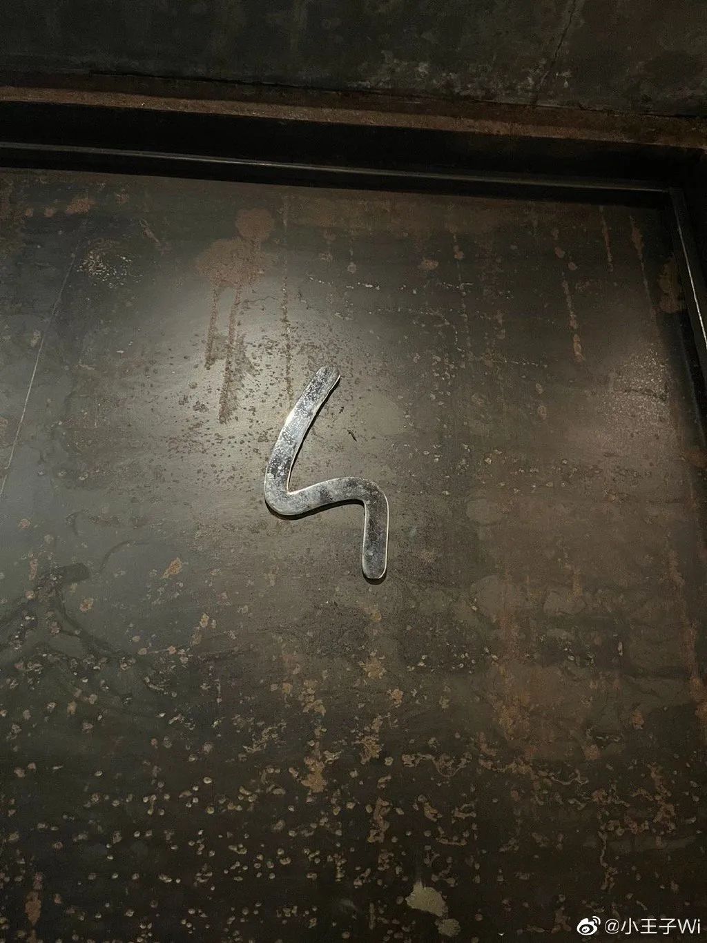 奇葩厕所图标设计,这个厕所标志很有创意