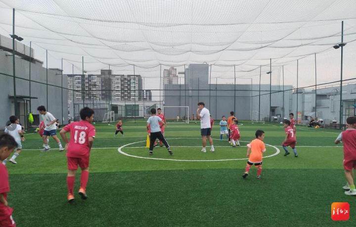 迎大运动起来丨从炼钢到练球,看青白江区足协会长的激情人生