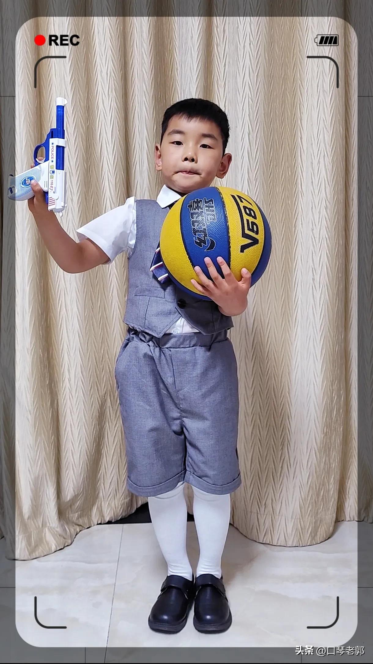 小朋友的室内毕业照,单人毕业照小学生