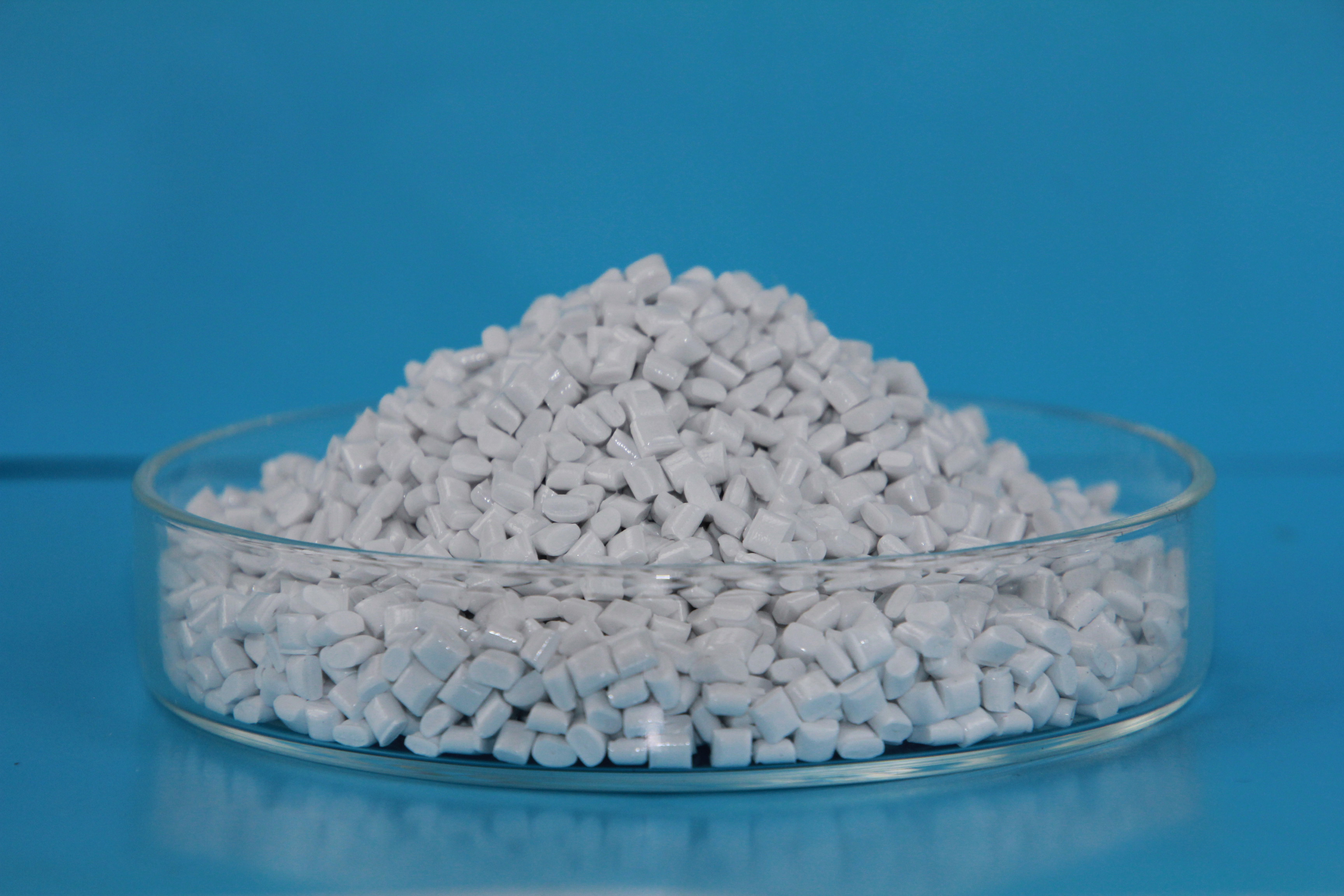 充电器外壳是黑胶材料吗,手机充电器外壳供应是什么材质