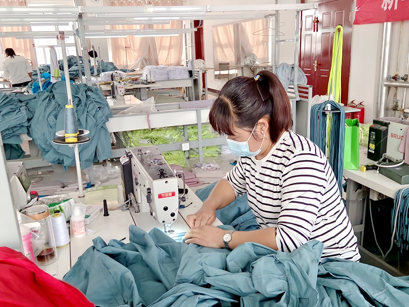 新华村就业机会,新华乡种烟户农民种地不容易