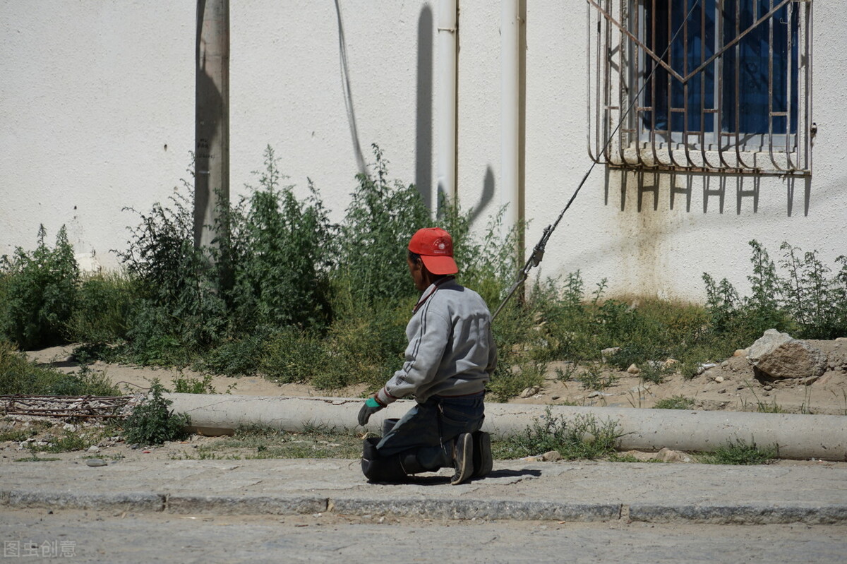 女子怀孕三个月让丈夫倒水被拒绝,女子怀孕三个月让老公倒水后续