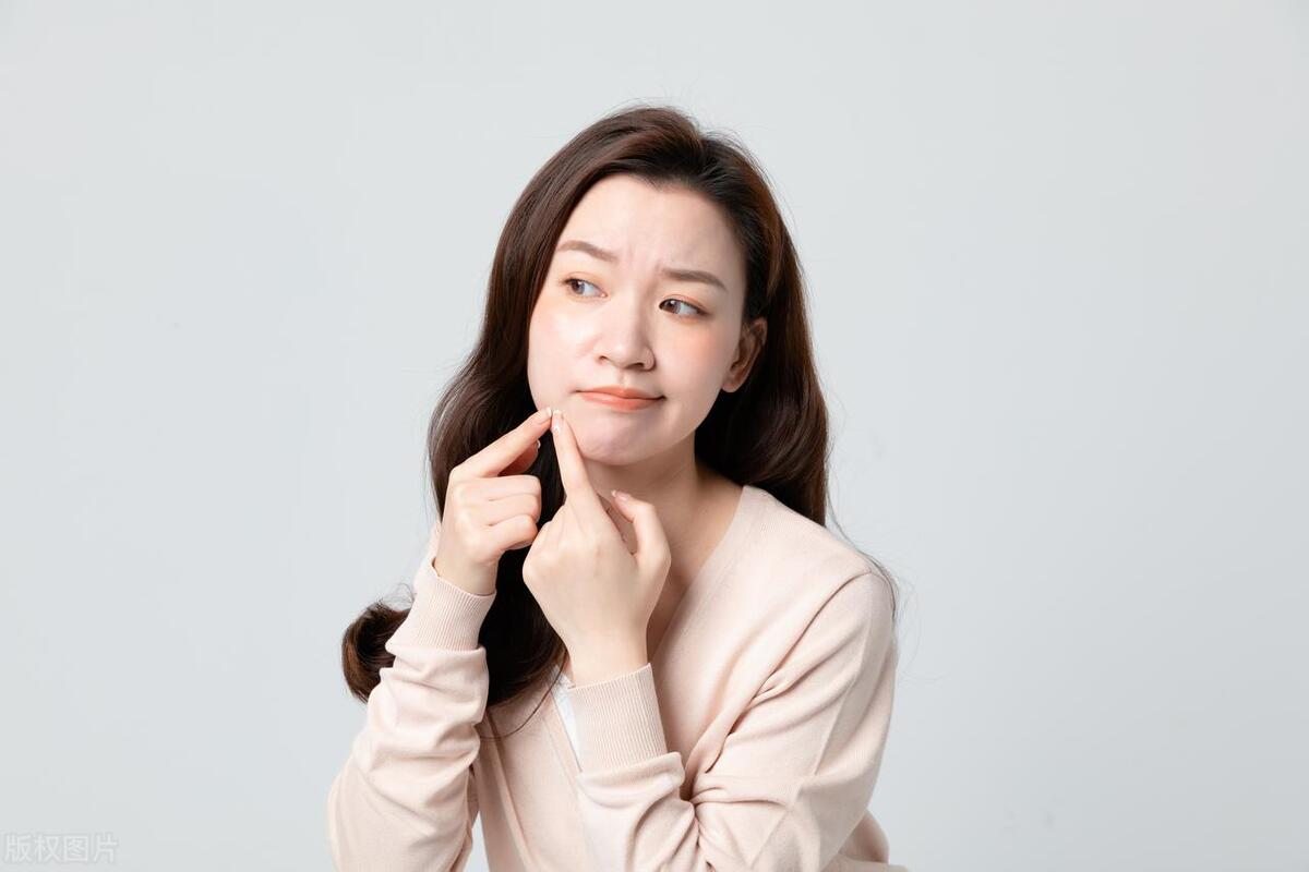 嘴角经常冒痘痘怎样治,嘴角冒痘