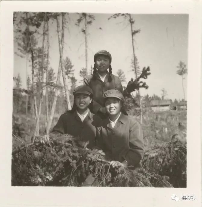 战友作品:“北极”女兵(黄爱明)梅梓祥