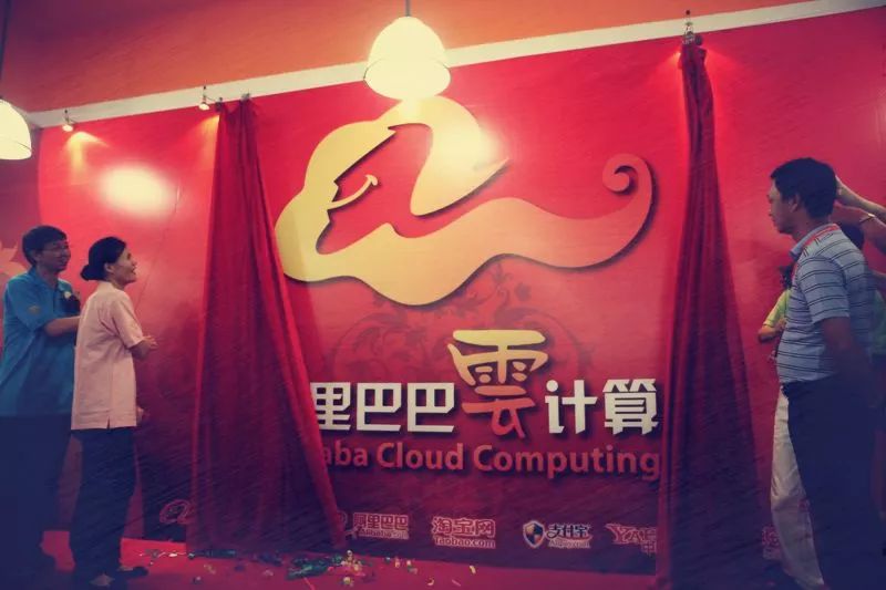 直接不装了，阿里亮出“王牌”