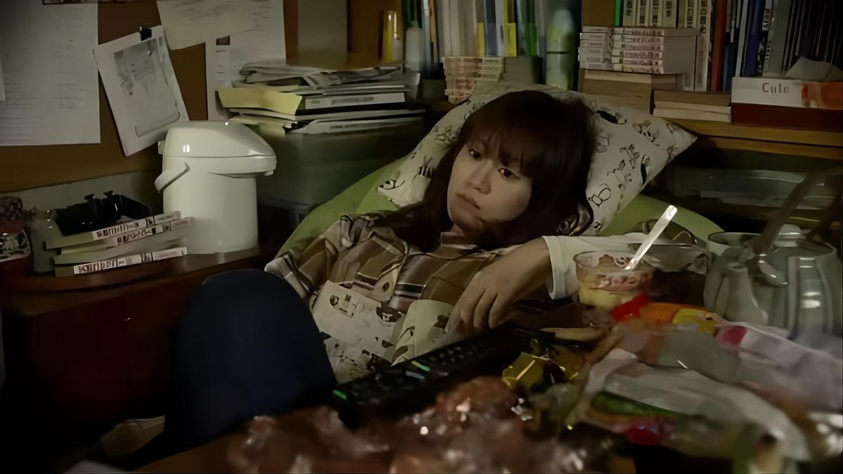 河南女子出租屋“躺平”8年,每月只花500,竟“疗愈”了自己